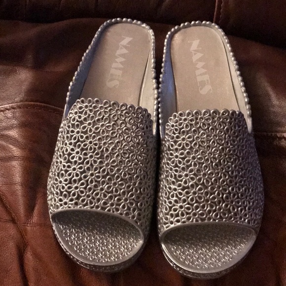 NAMES Flower Sandal - Picture 4 of 8